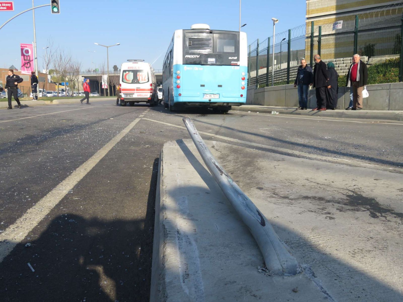 Son Dakika! Üsküdar'da otobüs durağa daldı: 3 ölü