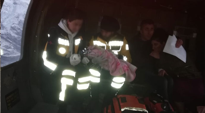 Mehmetçik, 6 aylık bebeği helikopterle hastaneye ulaştırdı