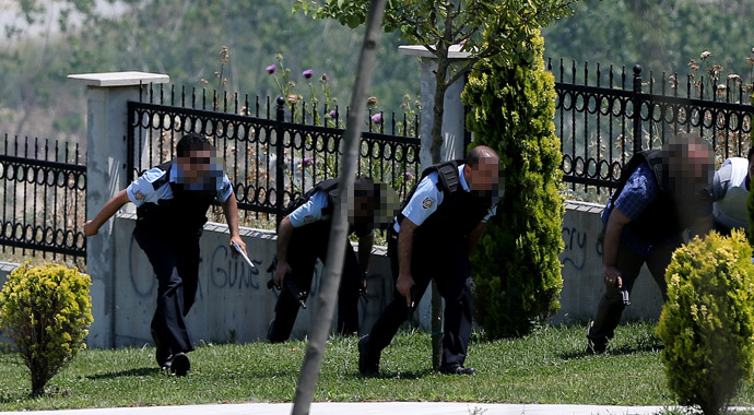 Arnavutköy'de polise silahlı saldırı: 1 polis şehit