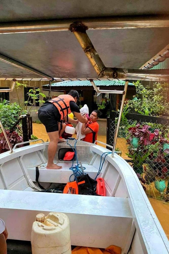 Filipinler’de 50 binden fazla kişi fırtına nedeniyle tahliye edildi