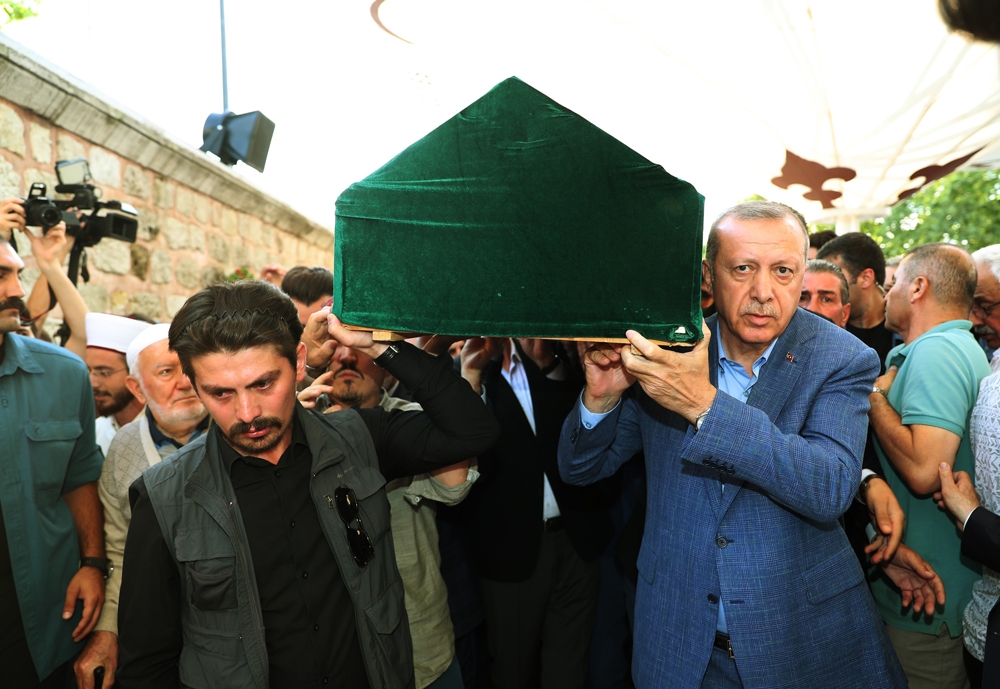 Gazeteci yazar Mehmet Şevket Eygi son yolculuğuna uğurlandı