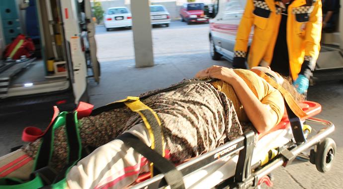 Niğde'de minibüs takla attı: 13 yaralı