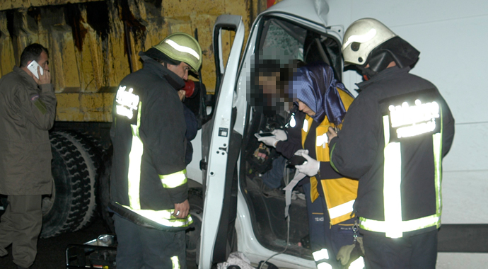 Tekirdağ'da minibüs ile kamyon çarpıştı: 1 ölü