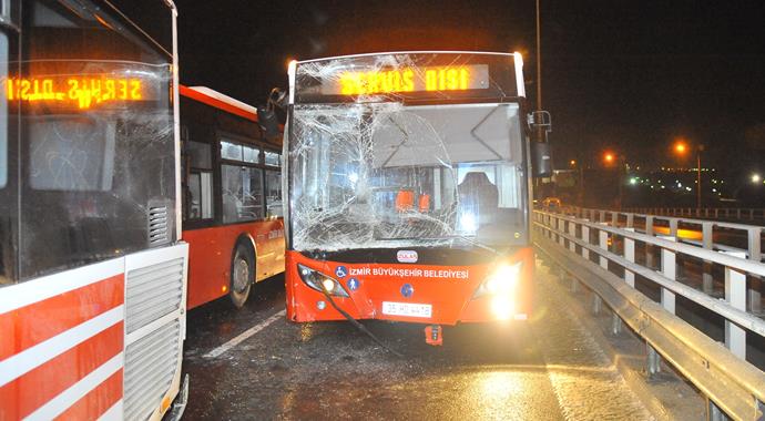 İzmir'de zincirleme kaza