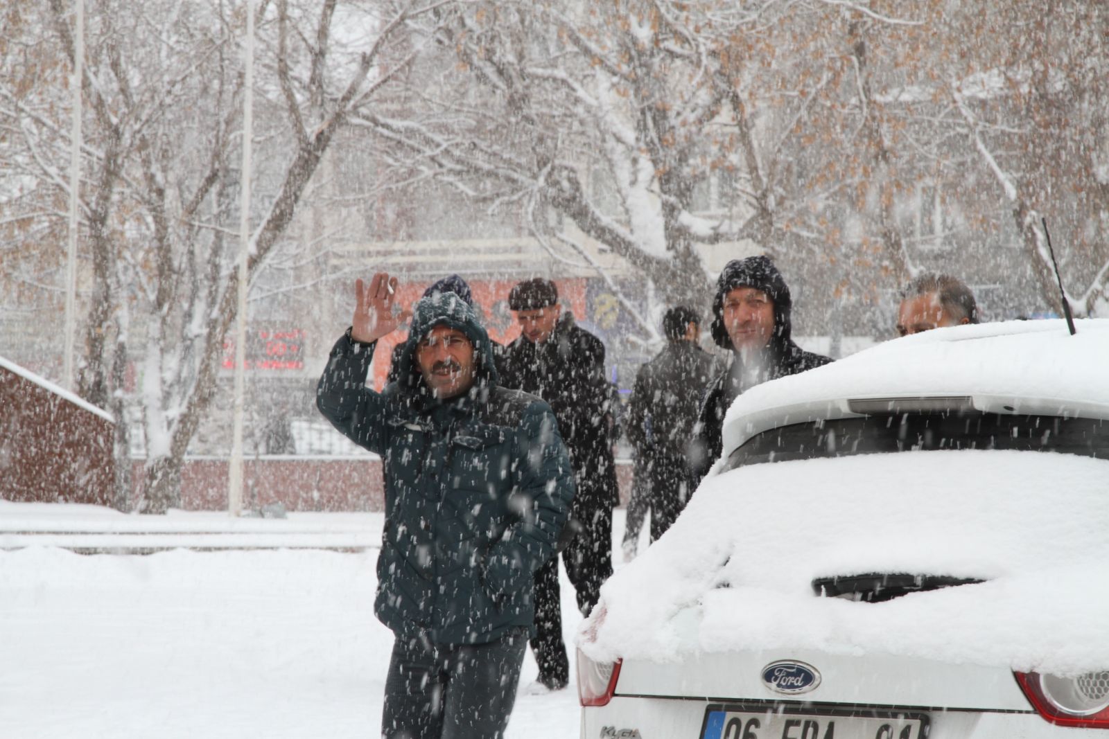 Ardahan’da öğrencilerin kar sevinci