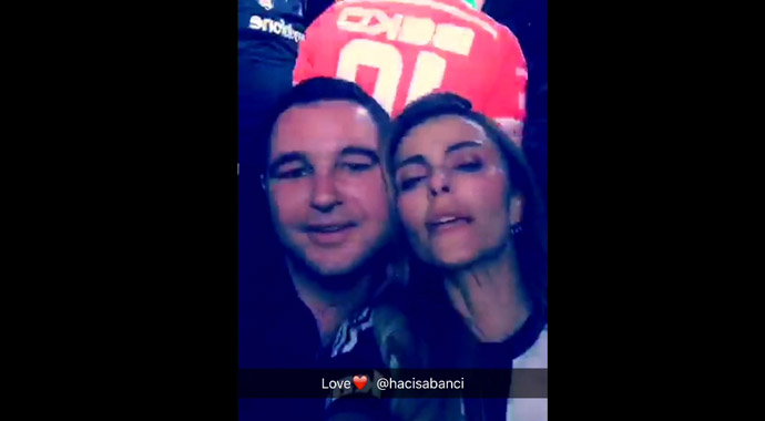 Hacı Sabancı ve Özge Ulusoy şampiyonluğu kutladı