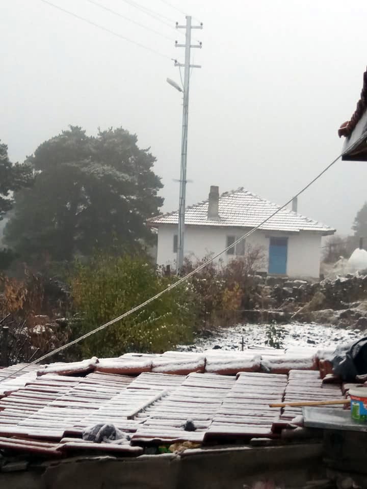 Ankara'ya mevsimin ilk karı yağdı