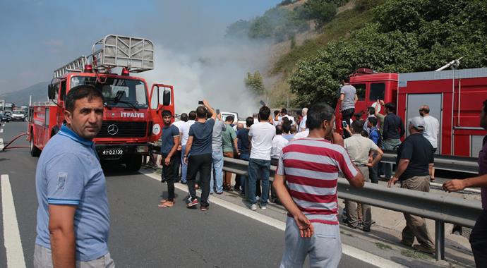 TEM Otoyolu'nda 7 araç birbirine girdi: 7 yaralı