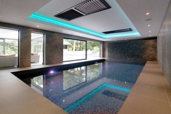 Parayı vurdu, şato kiraladı...