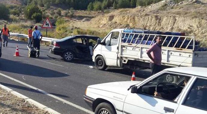 Sarayköy'de zincirleme kaza: 1 ölü, 5 yaralı var