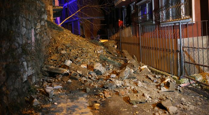 Şişli'de istinat duvarı çöktü