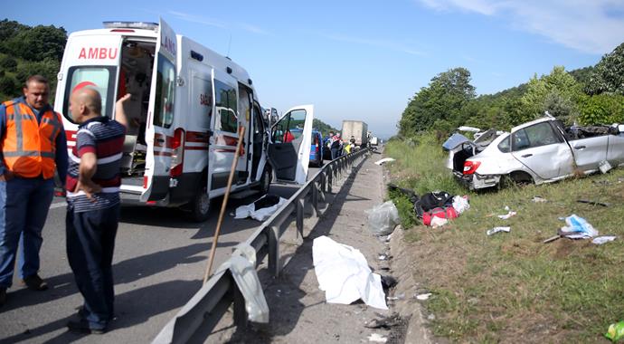 Düzce'de feci kaza: 4 ölü var