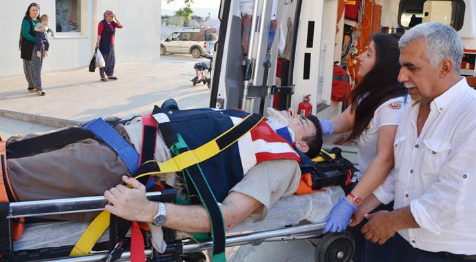 Adana'da jandarma minibüsü devrildi: 8 asker yaralı