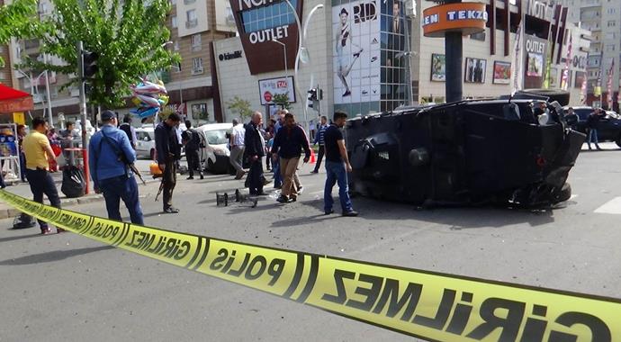 Diyarbakır'da zırhlı araç takla attı