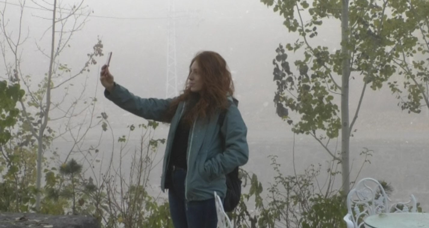 Kars'ta soğuktan araçların camları buz tuttu