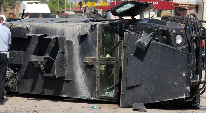 Adana'da Çevik Kuvvet otobüsü devrildi:  3 polis yaralı