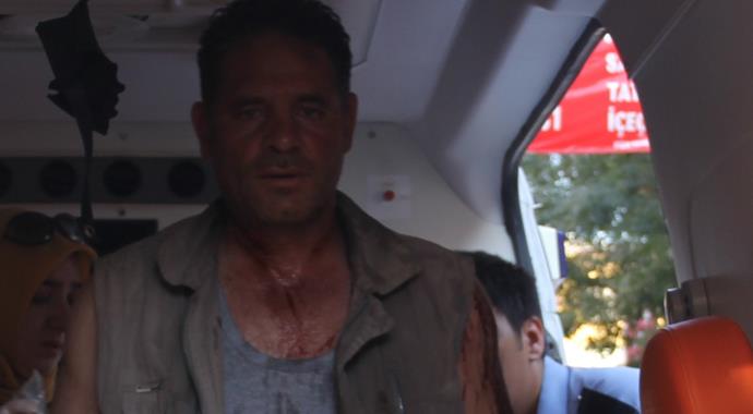 Borcunu ödeyemeyince jiletle kendini doğradı