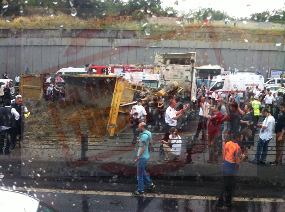 Küçükçekmece'de metrobüs kazası (Metrobüs kazası son durum)