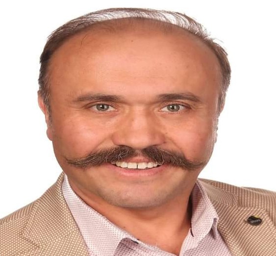 Paraşütle ağaca takılan adam 2,5 saat sonra kurtarıldı