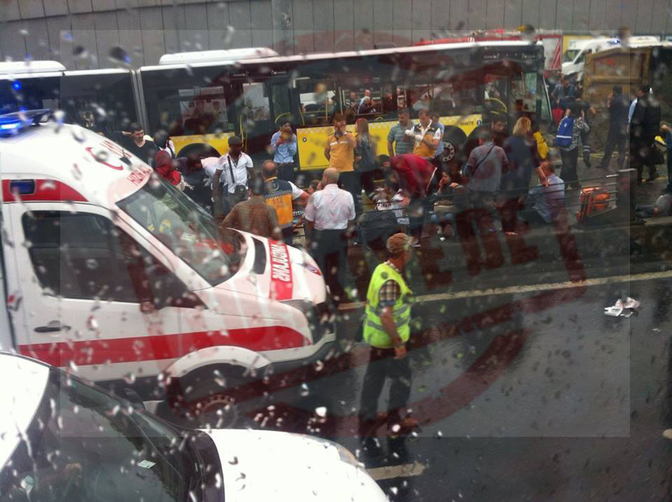 Küçükçekmece'de metrobüs kazası (Metrobüs kazası son durum)