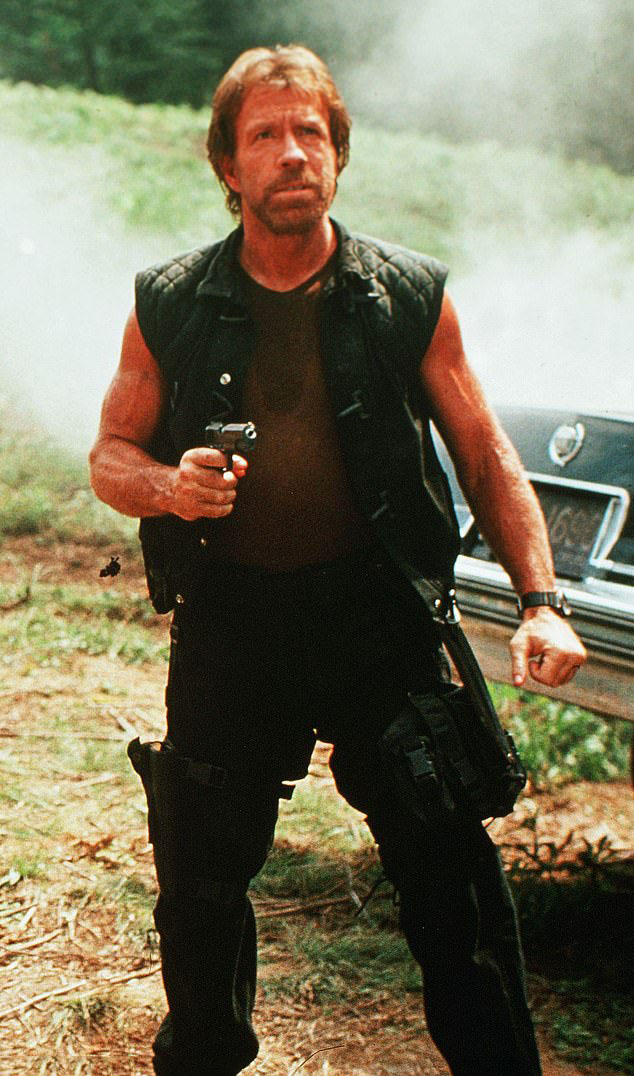 Chuck Norris’ten açıklama: Kongre baskınındaki ben değilim