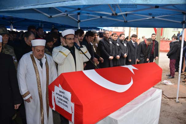 Fırat Kalkanı şehidi uzman onbaşı Ayhan Güzel, Elbistan'da son yolculuğuna uğurlandı