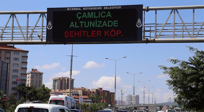 Ve 'Şehitler Köprüsü' adı dijital panolara yansıtıldı
