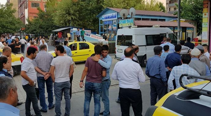 PKK Bitlis'te yol kesti: 1 polis yaralı