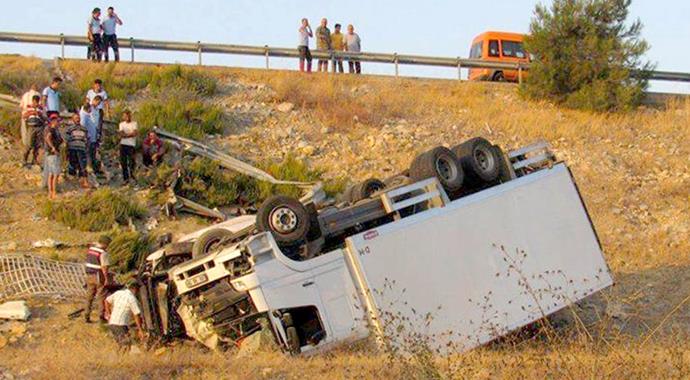 Mersin'de feci kaza: 2 ölü, 5 yaralı
