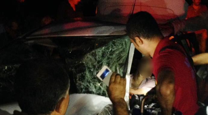 İki otomobil kafa kafaya çarpıştı: 1 ölü, 7 yaralı