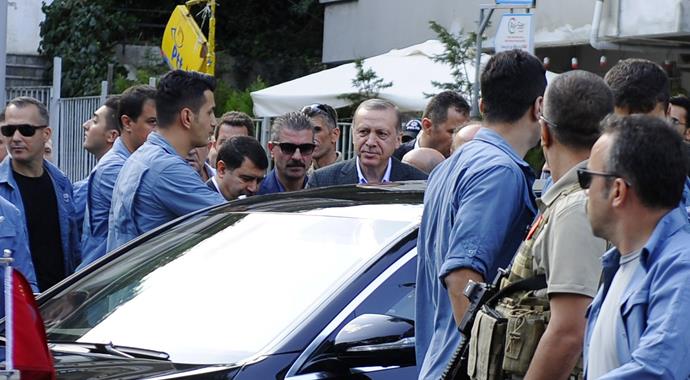 Erdoğan polis merkezini ziyaret etti