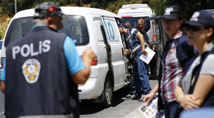 Marmaris'te firari askerlere ait telefonlar ve hücum yelekleri bulundu