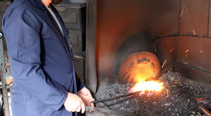 Diriliş Ertuğrul'un kılıç ve baltaları böyle yapılıyor