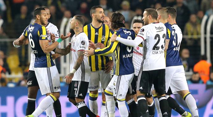 Fenerbahçe - Beşiktaş maçında ortalık karıştı