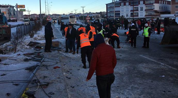 Konya'da öğrencileri taşıyan otobüs devrildi: 3 ölü, 40 yaralı