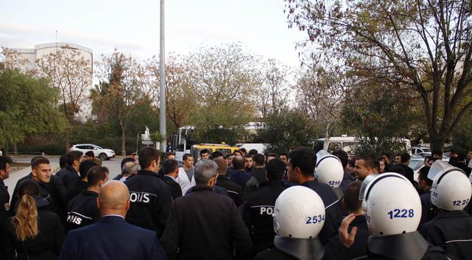 Akdeniz Üniversitesi'nde kavga: Yaralılar var