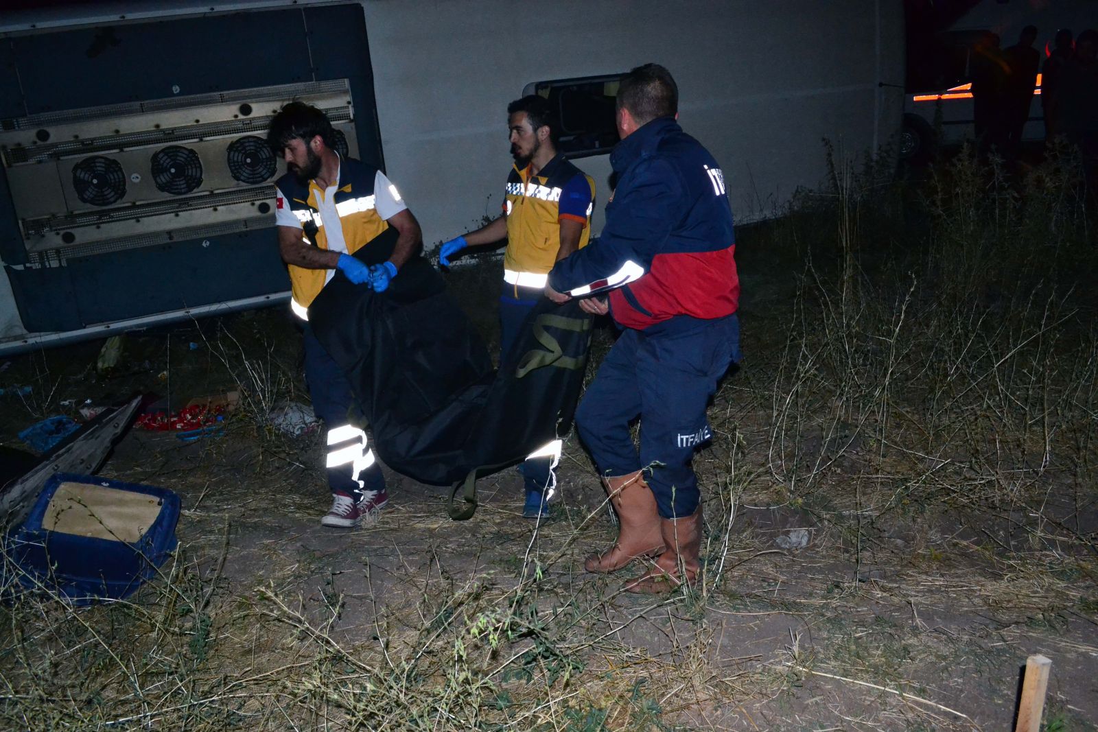 Yozgat'ta yolcu otobüsü devrildi: 3 ölü, 43 yaralı var
