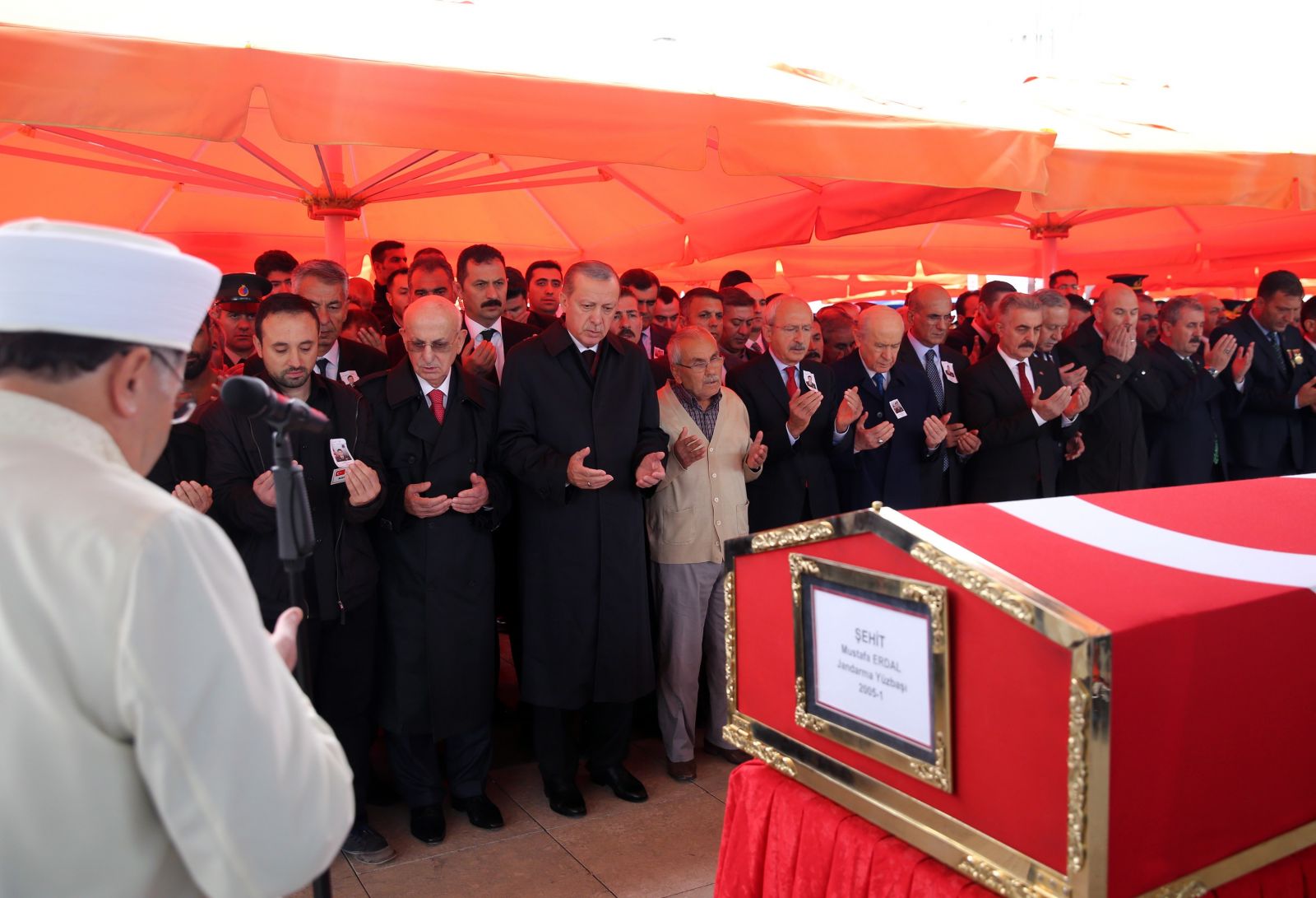 Şırnak şehidi Yüzbaşı Mustafa Erdal dualarla defnedildi