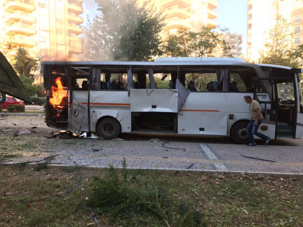 Son dakika... Mersin'de polis aracına saldırı (MERSİN PATLAMA)