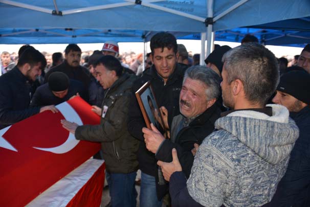 Fırat Kalkanı şehidi uzman onbaşı Ayhan Güzel, Elbistan'da son yolculuğuna uğurlandı
