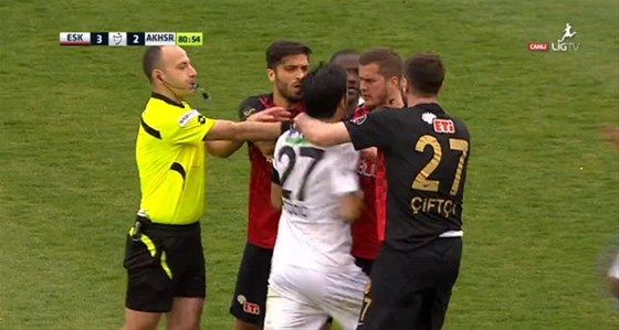 Eskişehir’de olaylı maç! 12 dakika uzatma verildi...