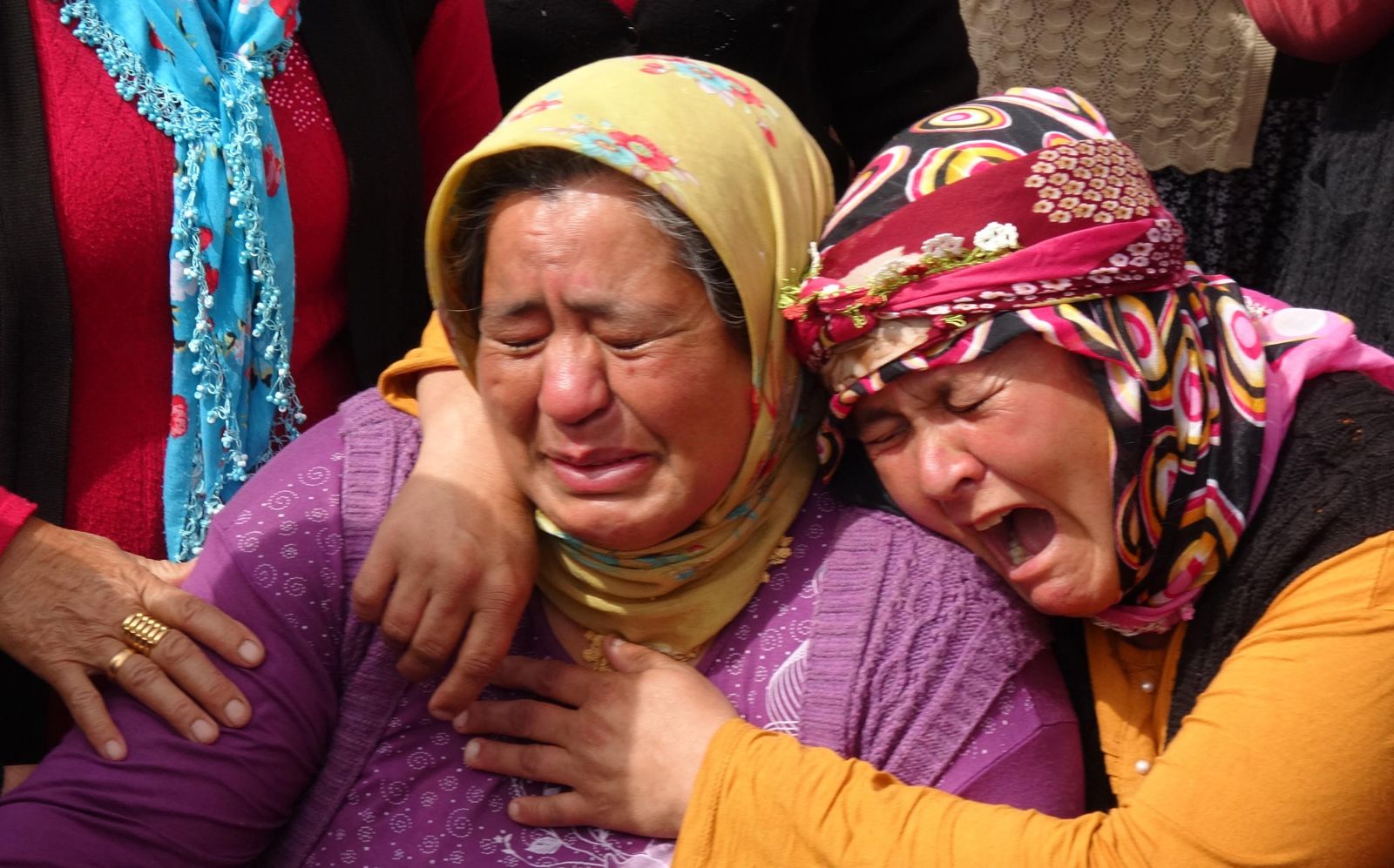 Denizde boğulan 2 çocuk yan yana toprağa verildi