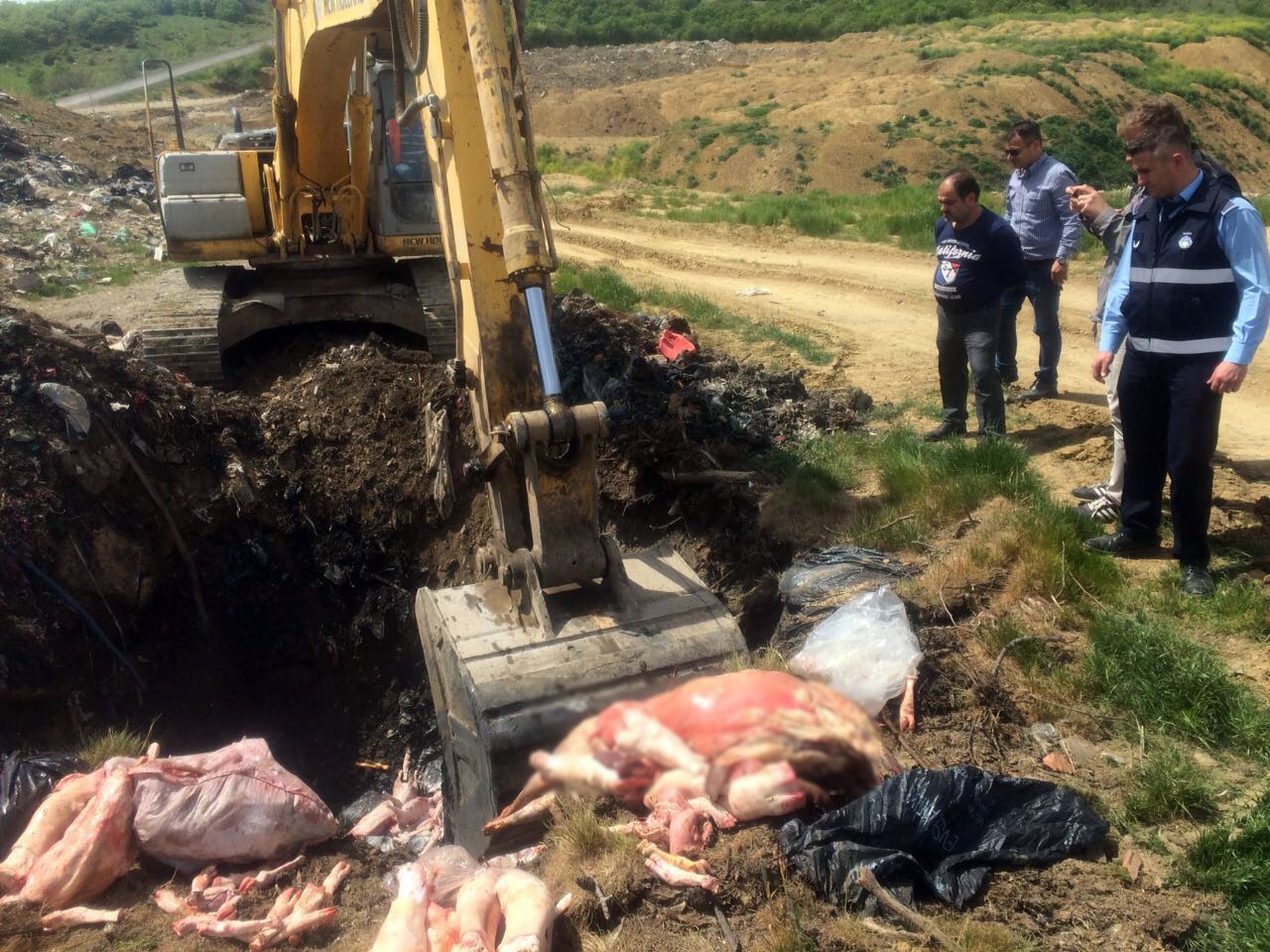 Kaza yapan araçtan 2 ton kaçak et çıktı