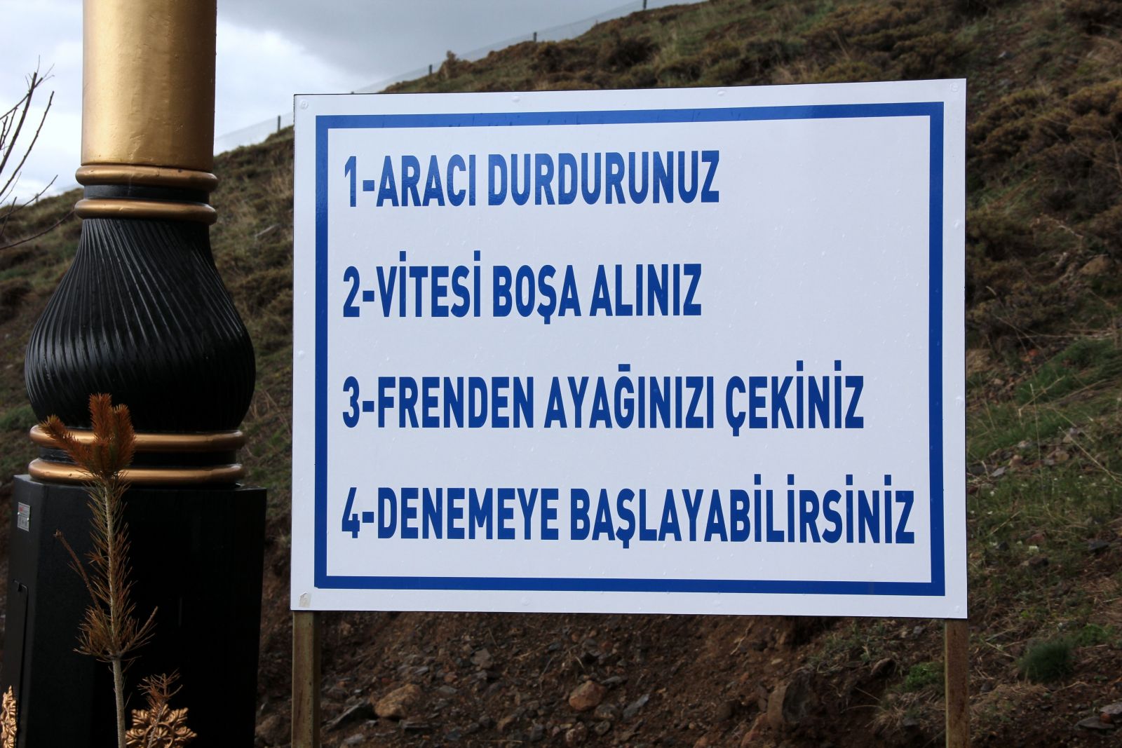 Erzurum'daki gizemli yolu görenler gözlerine inanamıyor