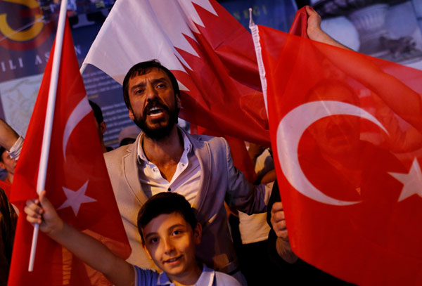 İlk yardım uçağı Katar'a gidiyor