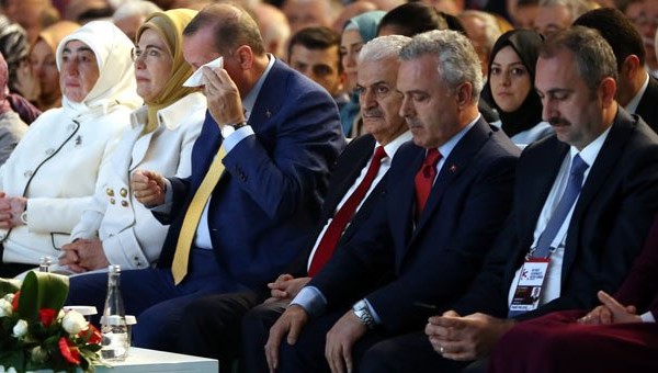 Cumhurbaşkanı Erdoğan ve yol arkadaşları gözyaşlarına boğuldu