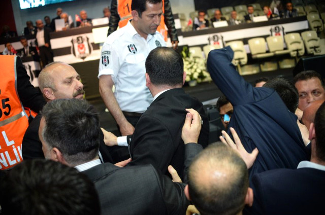 Beşiktaş Mali ve İdari Kongresi'nde yumruklar konuştu