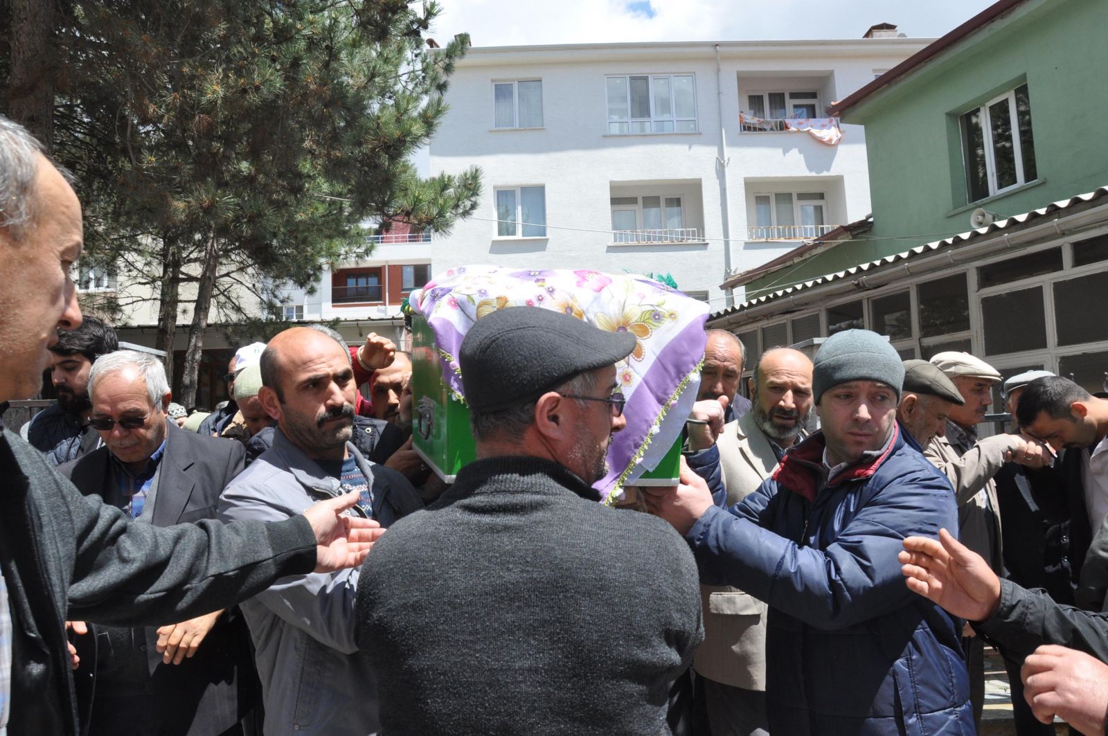 'Resim çekileceğim diye gittin, bak şimdi bir sürü resmini çekiyorlar'