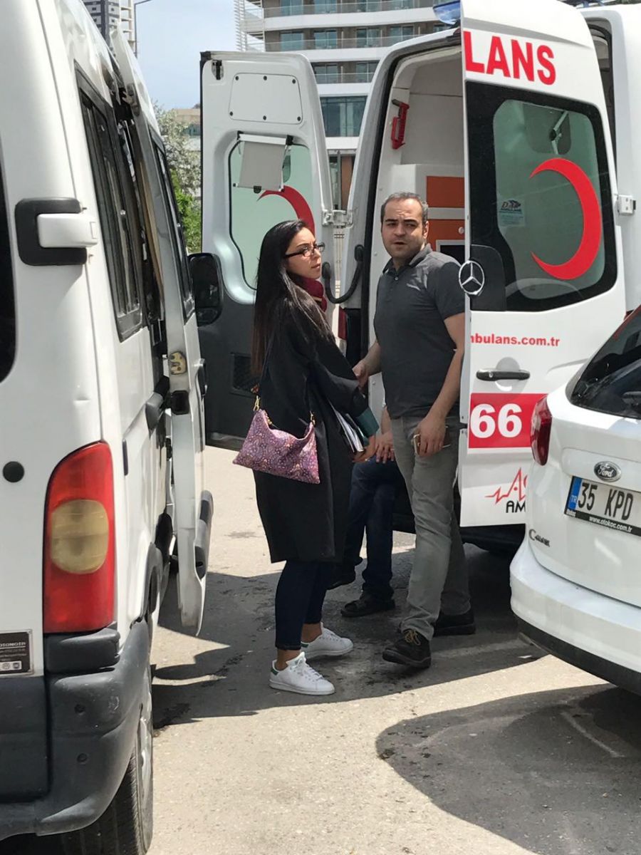 Ambulansın içinde boşandılar!