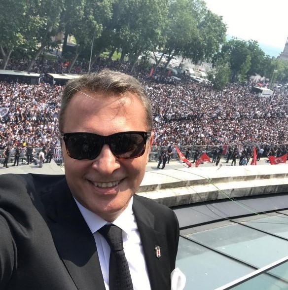 Beşiktaş Park'ta meşaleli kutlama